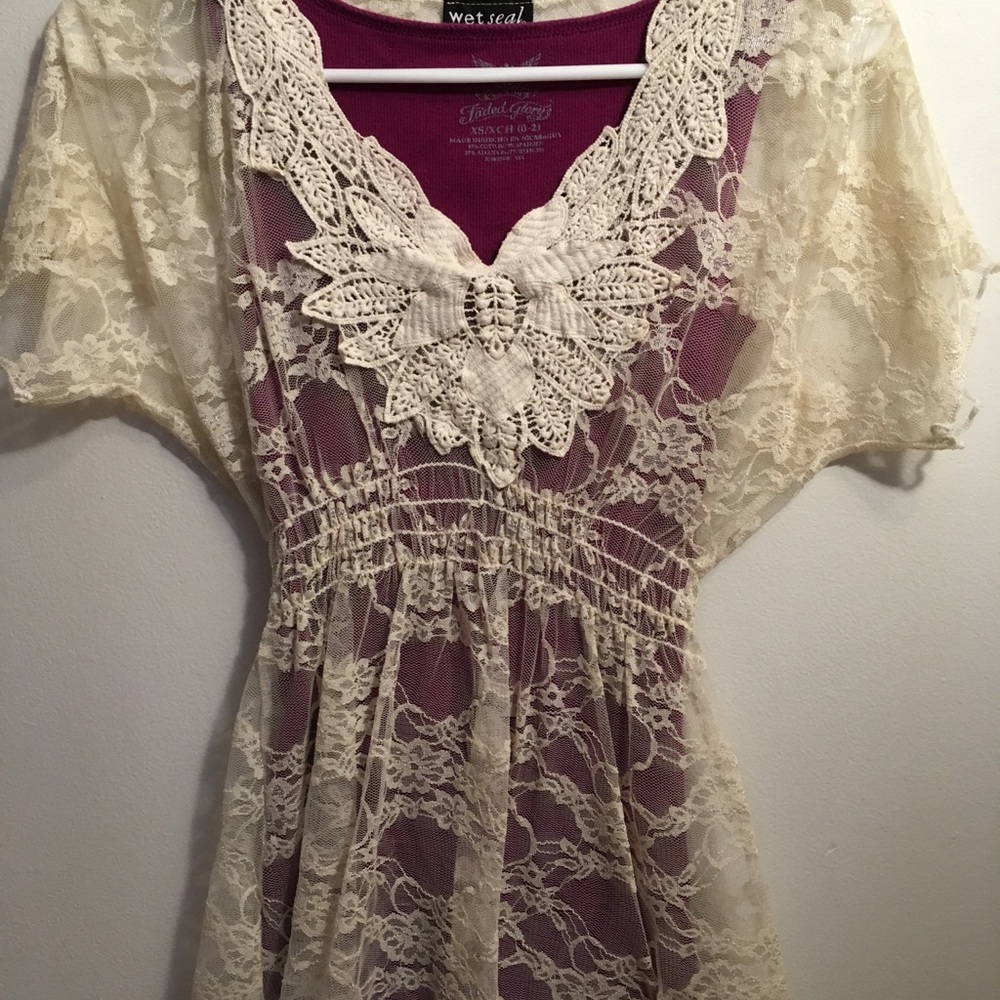 NWOT Cream floral Lacey top with tank top under